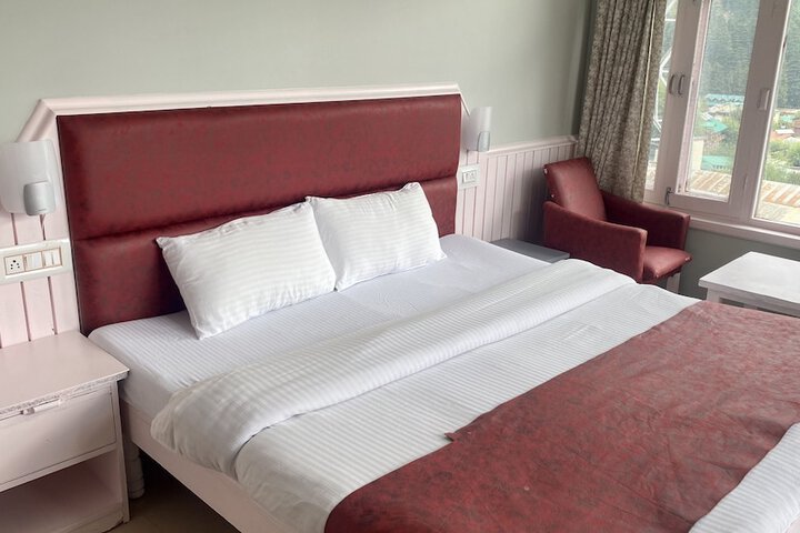 Room 12 of 28