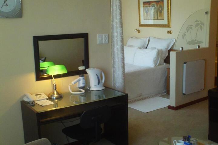 Hotel Suite Photo