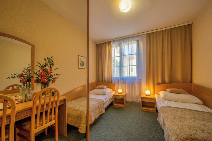 Room 4 of 38