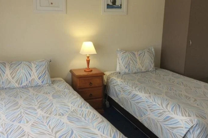 Room 5 of 12