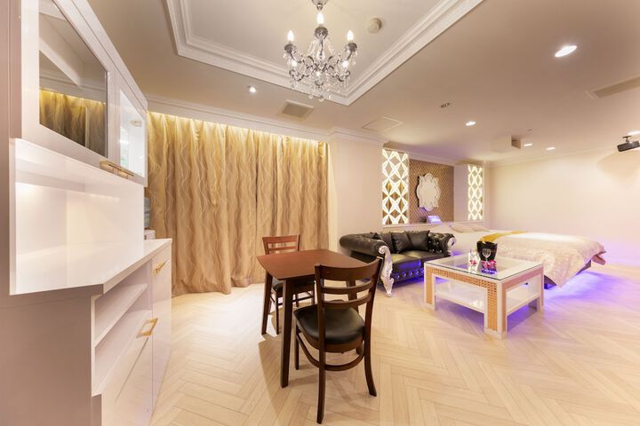 Room 16 of 34