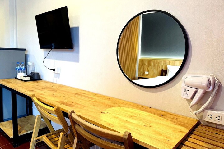 Room 6 of 14
