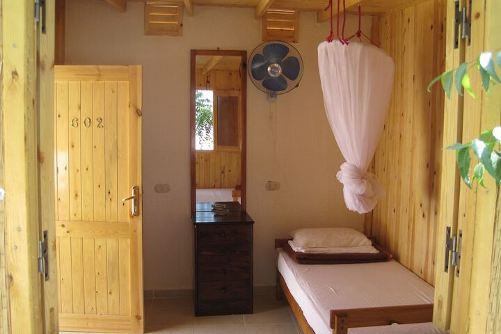 Room 3 of 98