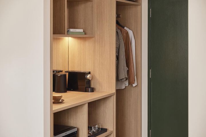 Room 32 of 53