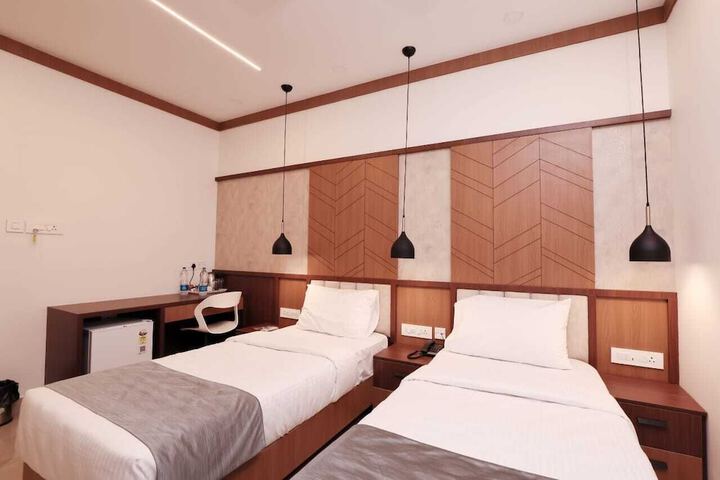 Room 10 of 18