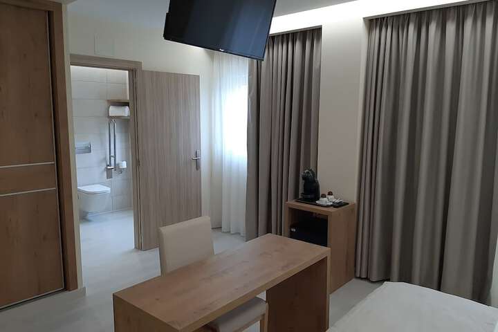 Room 12 of 30