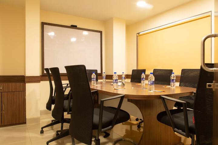 Business Center 34 of 36