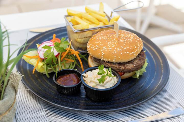 Dining 60 of 77