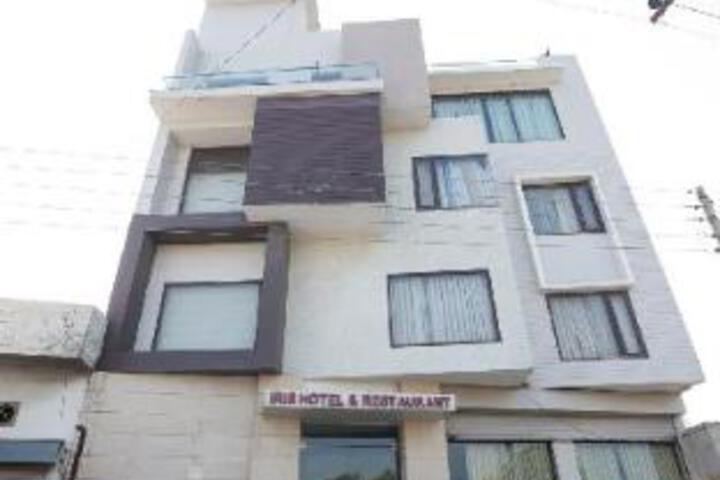 IRIS Hotel & Restaurant