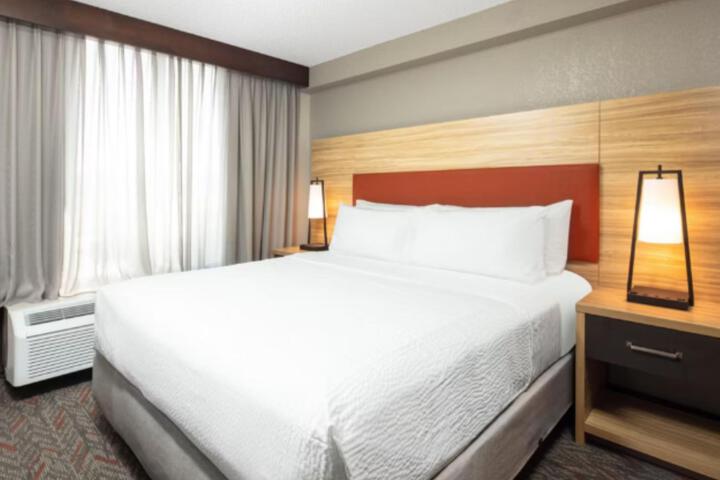 Studio King Size Bed (9 of 15)