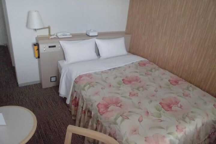 Room 10 of 20