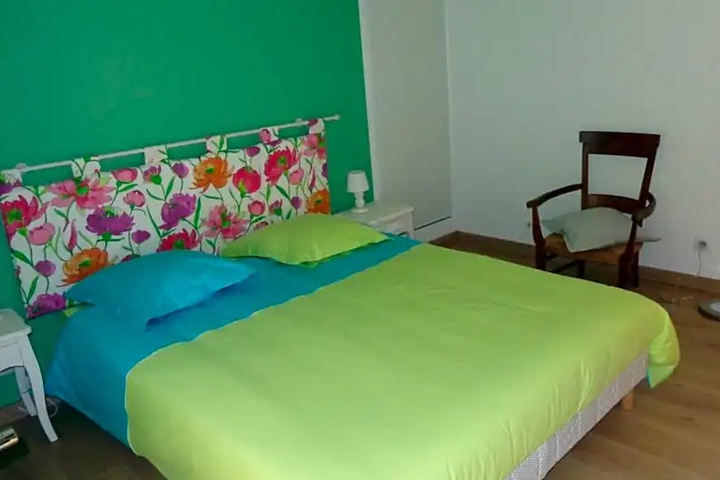 Room 4 of 12