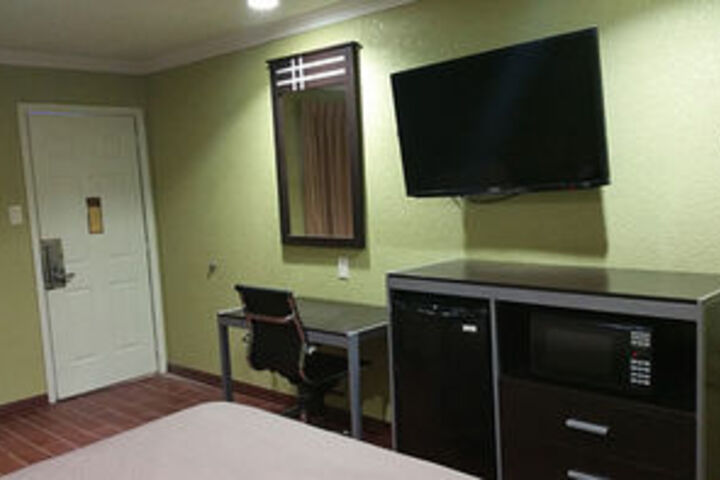 Room 3 of 10
