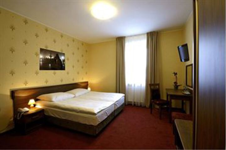Room 7 of 38