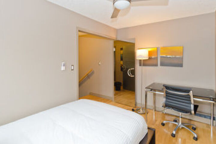 Room 18 of 33