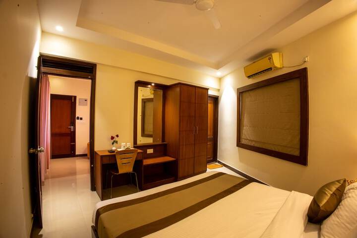 Room 13 of 36