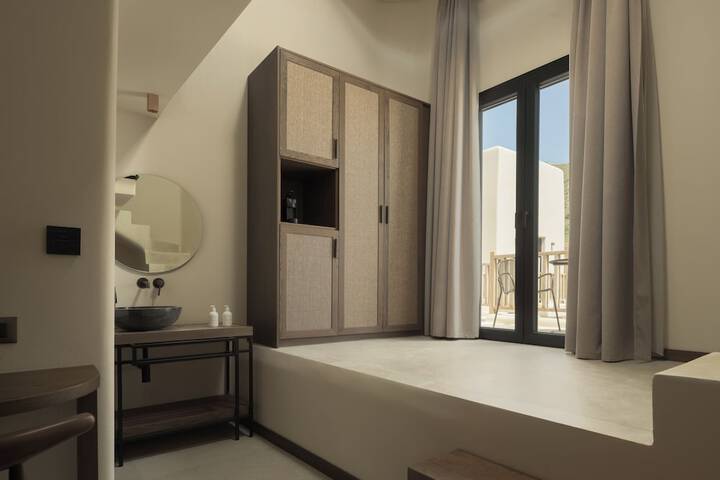 Room 71 of 252