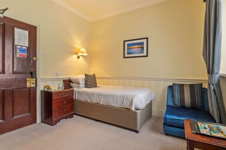 Room 12 of 82