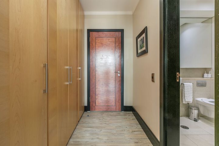 Ballroom/Hall 22 of 27
