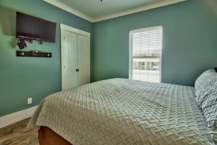 Room 33 of 43