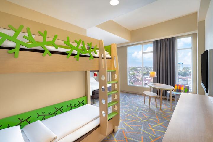 Room 8 of 65