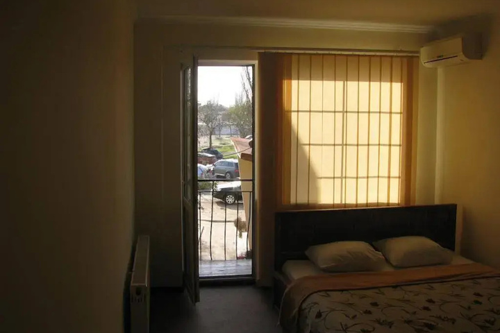 Room 5 of 22
