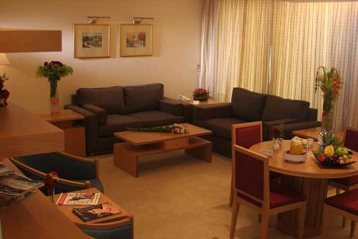 Room 8 of 16