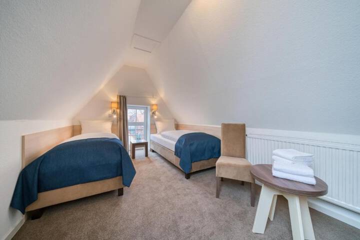 Room 6 of 39