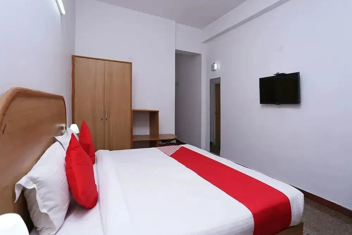 Room 4 of 18