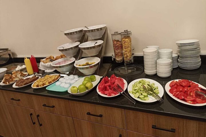 Dining 40 of 57