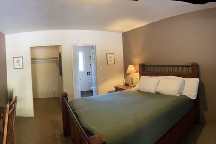1 Queen Bed (5 of 47)