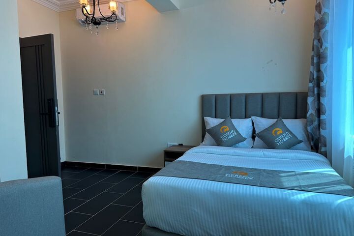Room 5 of 16
