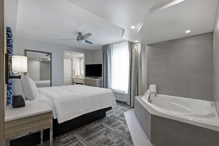 Room 9 of 46