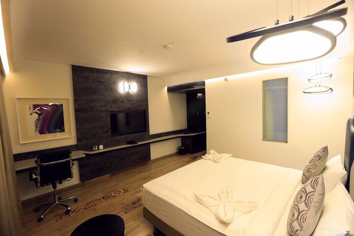 Room 11 of 50