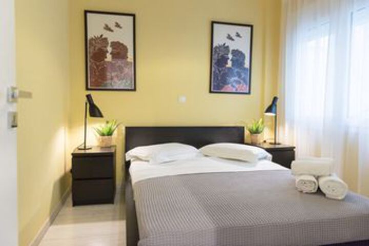 Room 13 of 33