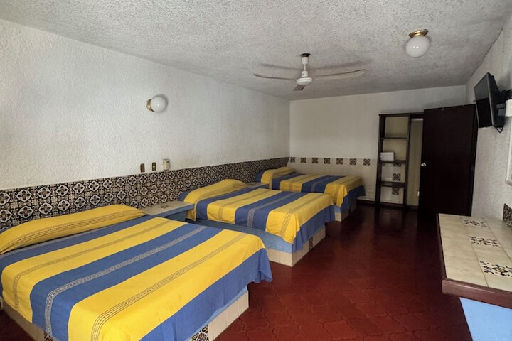 Room 9 of 23