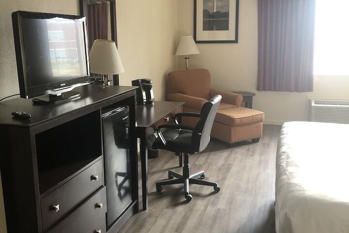 Room 5 of 17