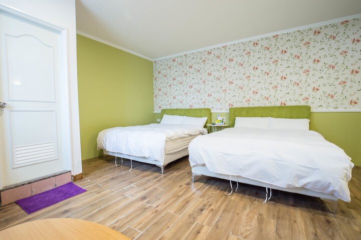 Room 16 of 39