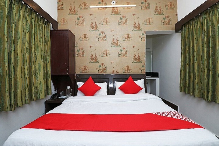 Room 3 of 8