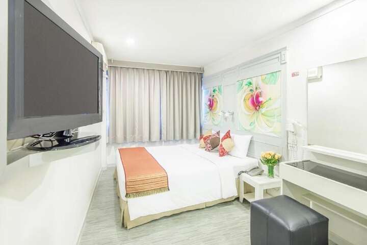 Room 10 of 33