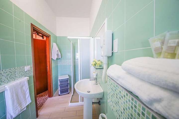 Room 16 of 16