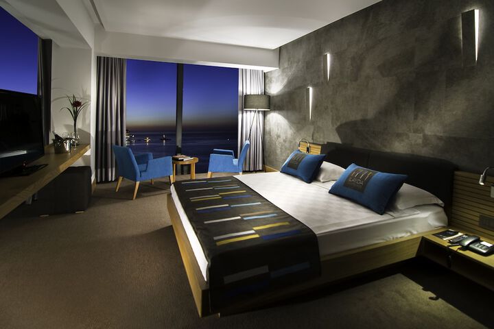 Room 4 of 49