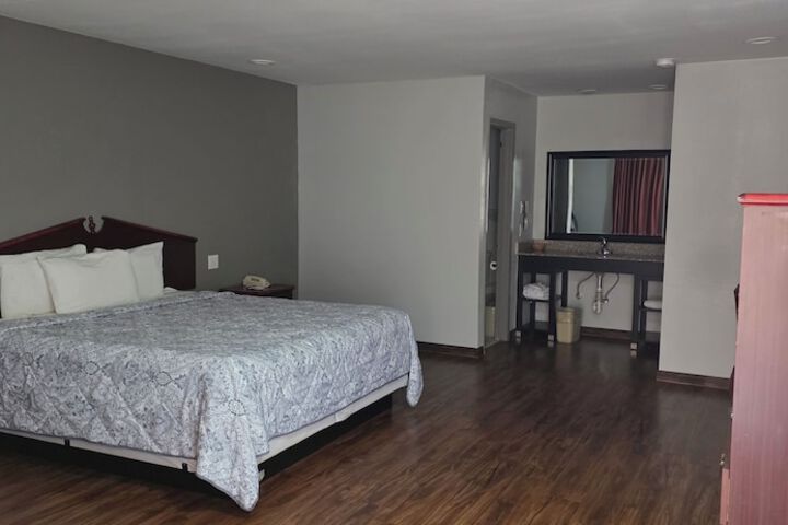 Room 2 of 8
