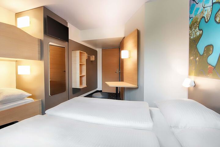 Room 6 of 25