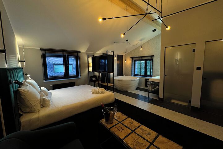 Room 14 of 37