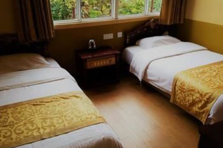 Room 9 of 28