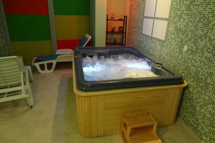 Pool 4 of 10
