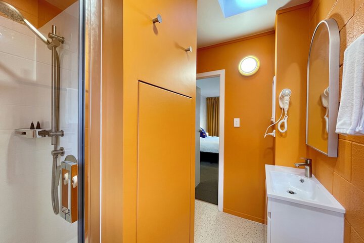 Room 70 of 98