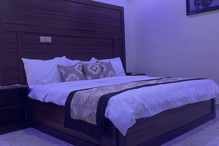 Room 9 of 20