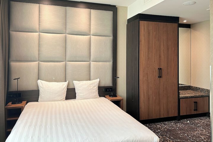Room 11 of 39